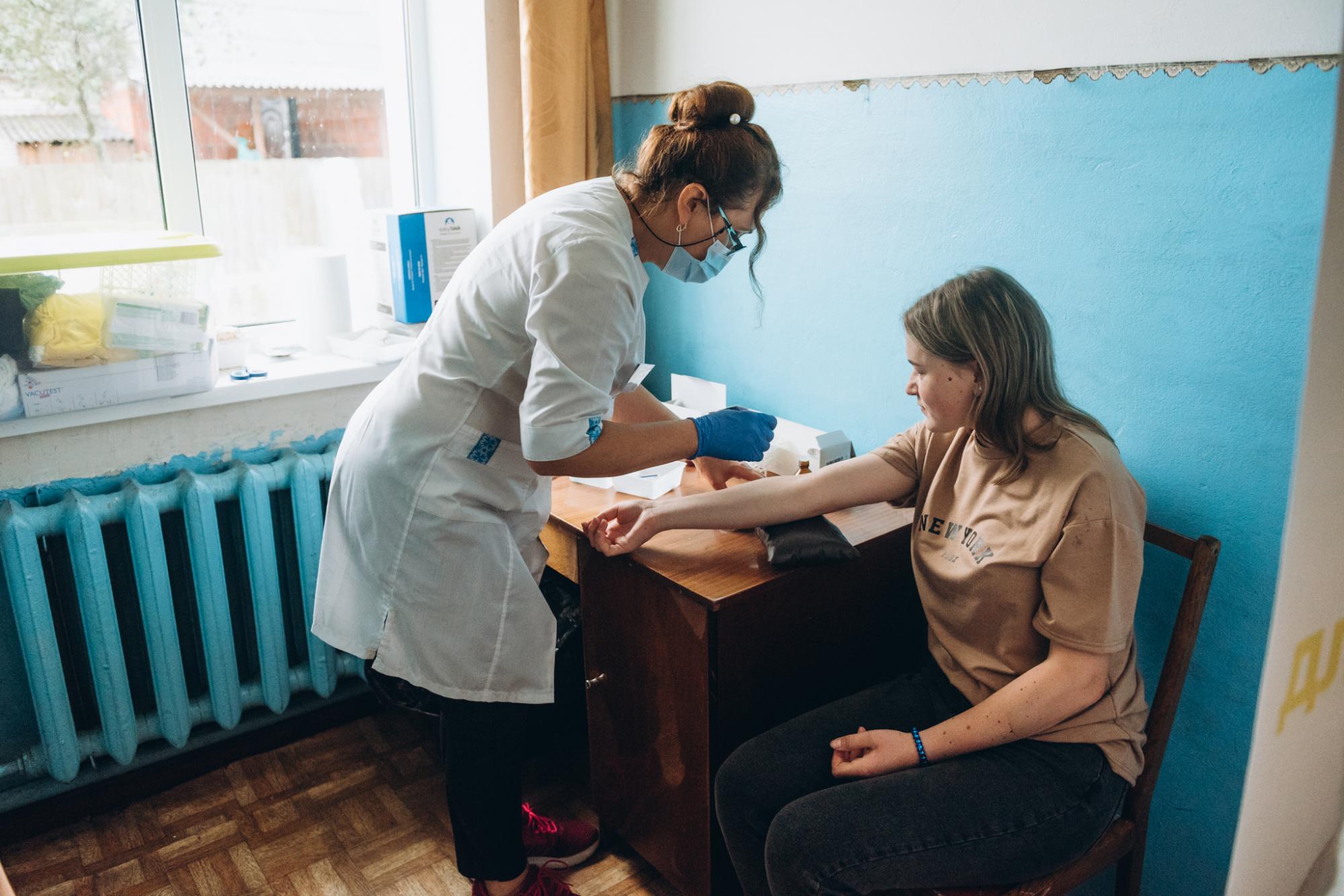 Турбота про здоров’я постраждалих від окупації: «Фармак» втретє підтримав проєкт «Мобільні лікарі»